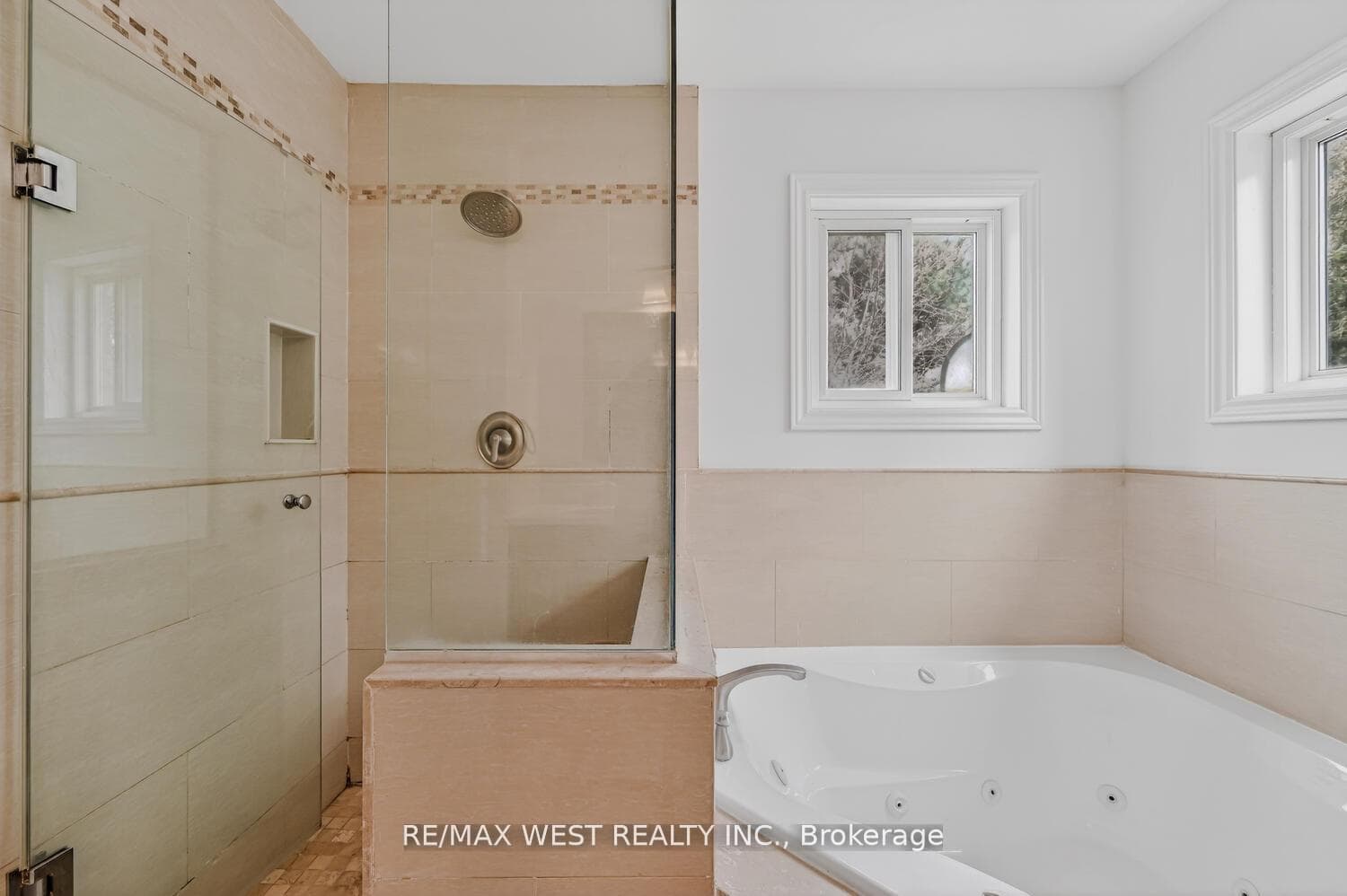 75 Forestgrove Circle photo 24
