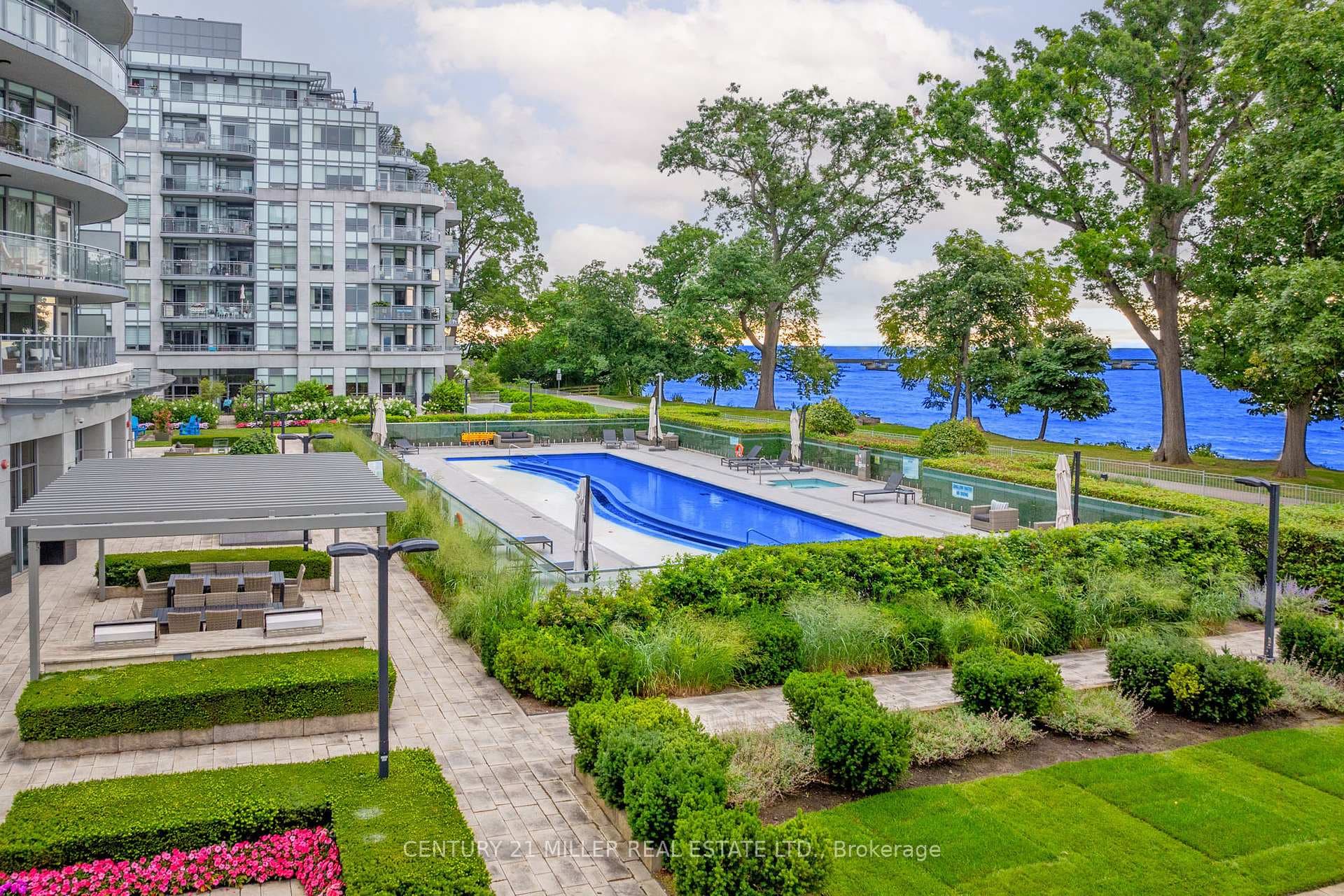 3500 Lakeshore Road Unit 215 photo 2