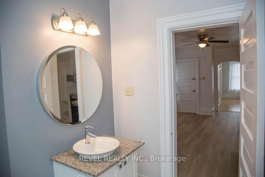 522 Colborne Street Unit UPPER photo 14