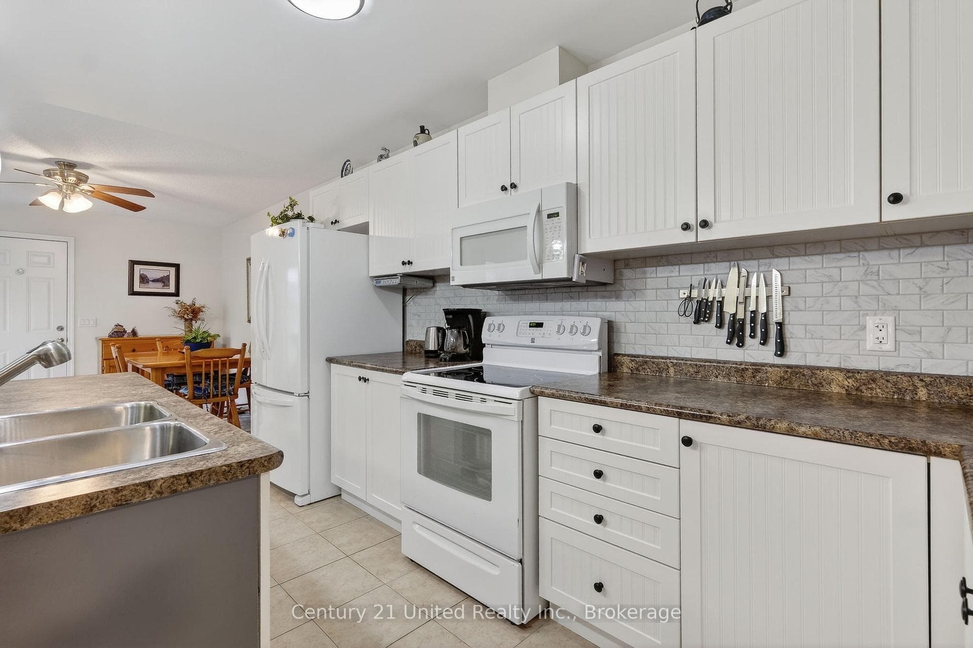 832 Leslie Street photo 6