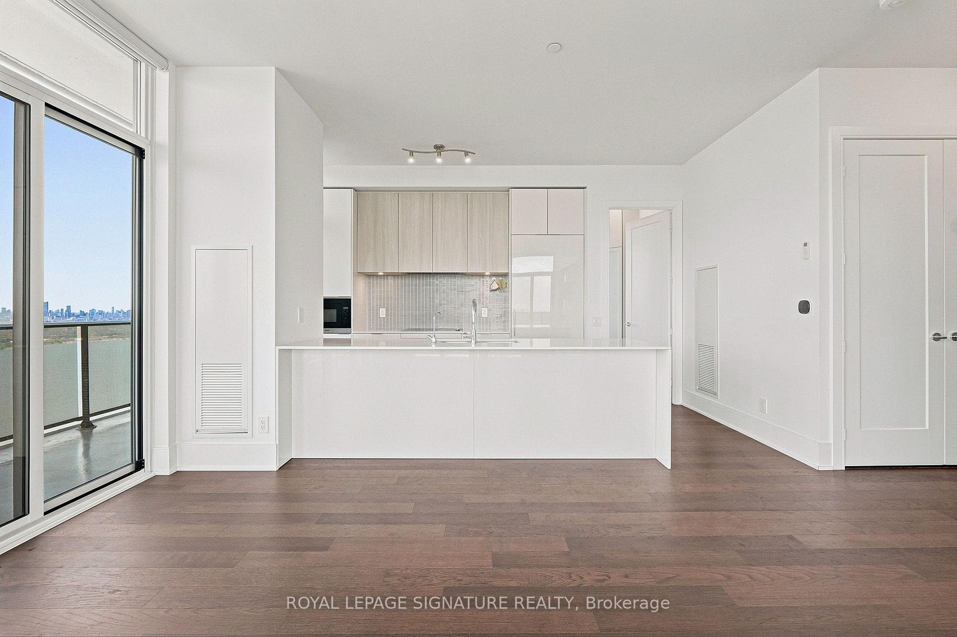 70 Annie Craig Drive Unit LPH 1 photo 9