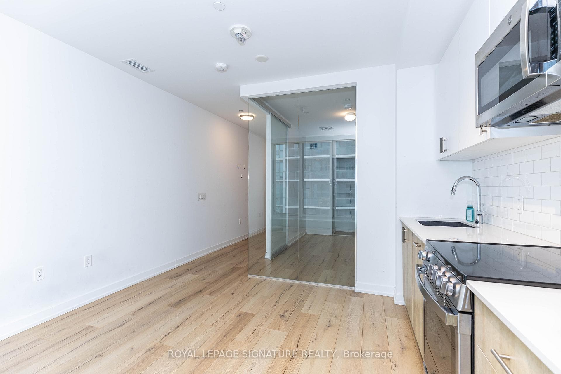 1195 The Queensway N/A Unit 610 photo 8