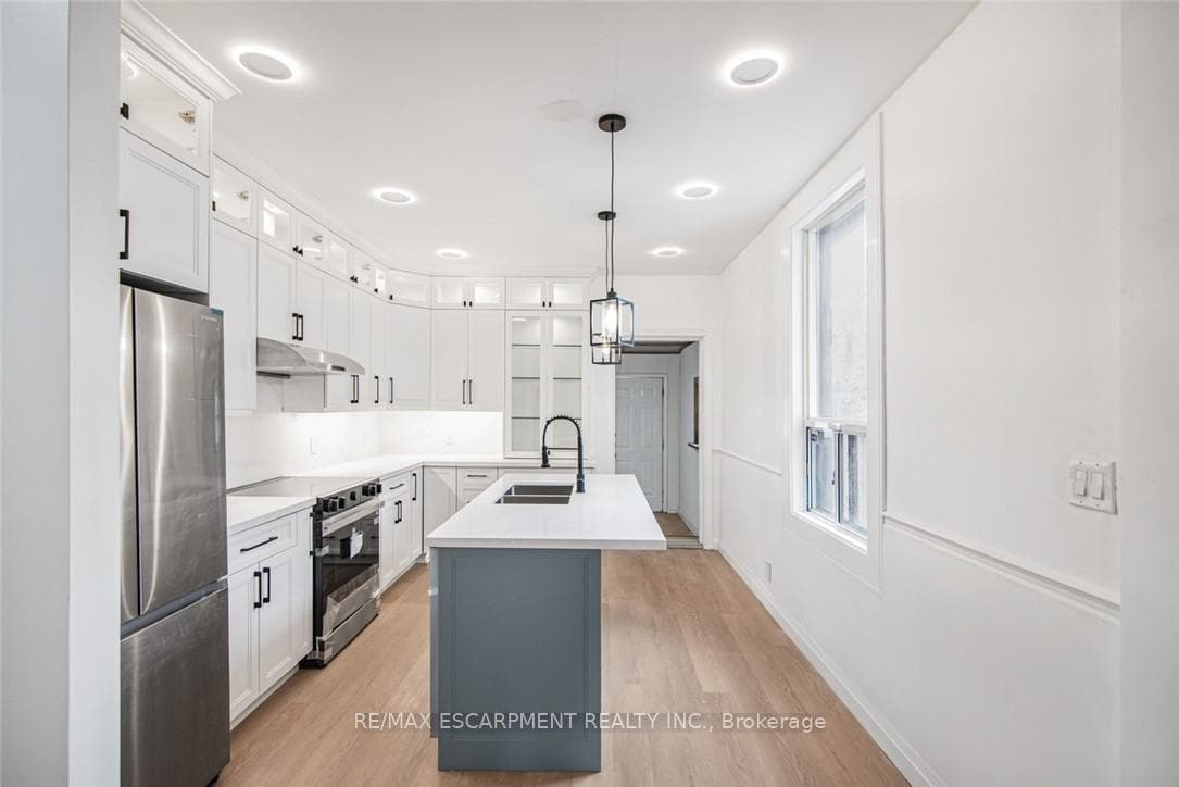 48 Aikman Avenue photo 5