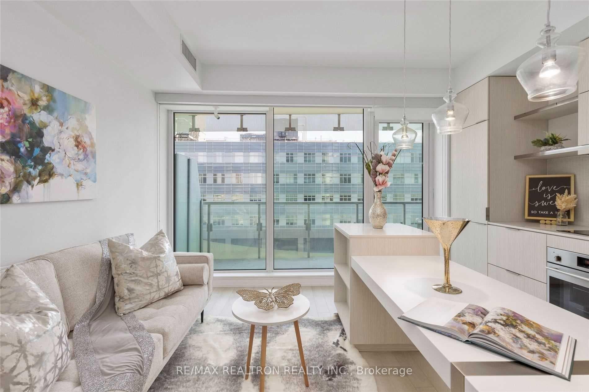 197 Yonge Street Unit 1603 photo 5