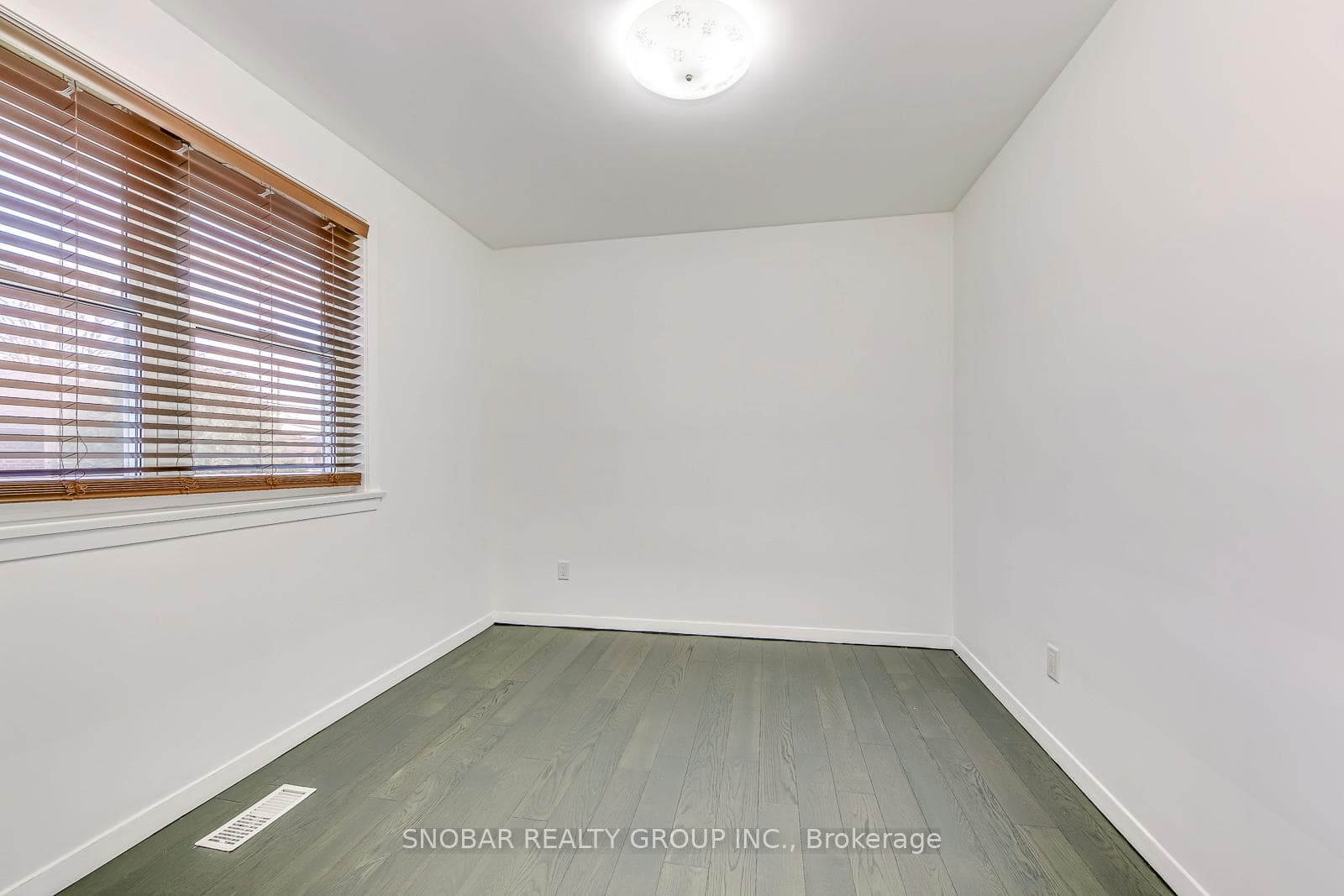 100 Shendale Drive photo 9