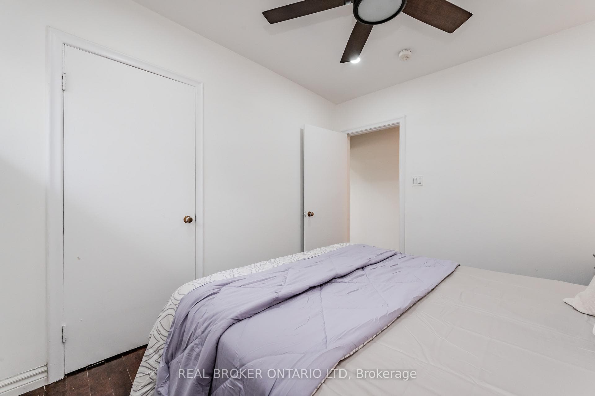 8 HAHN Place photo 16