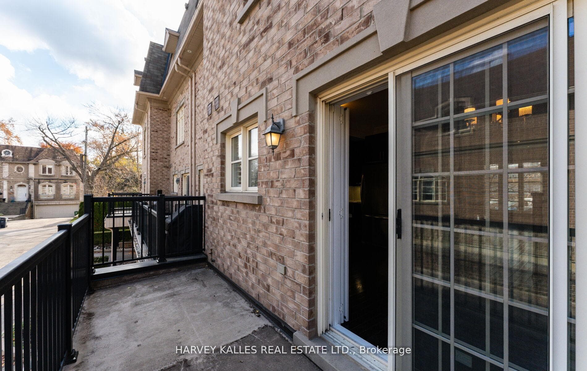2677A Bathurst Street photo 10