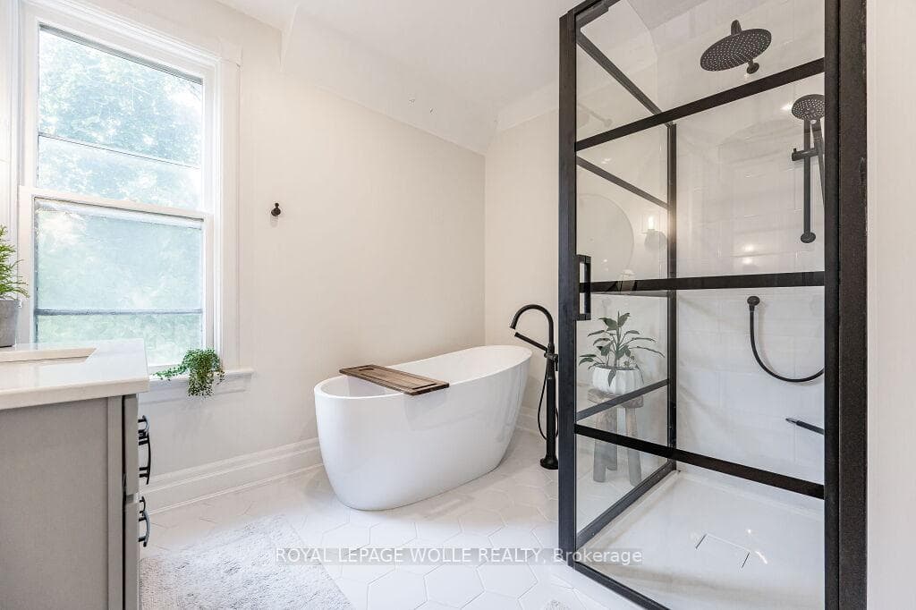 69 Ahrens Street photo 38