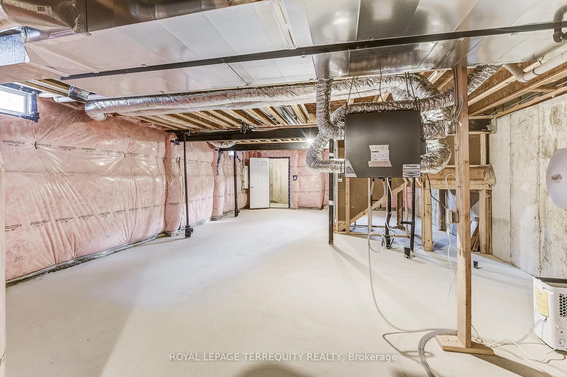 313 Coronation Road photo 36