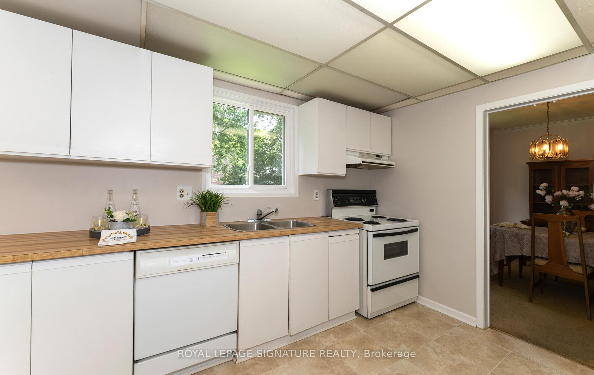 Large Pantry Area!