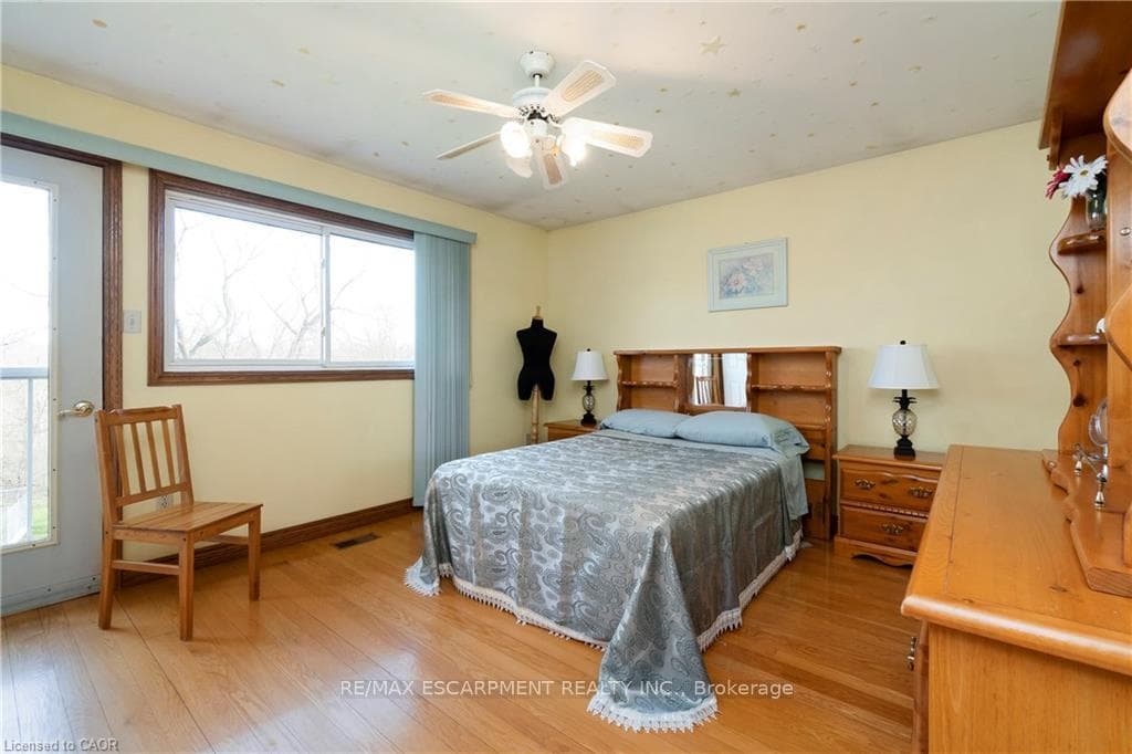 266 Sumach Drive photo 23