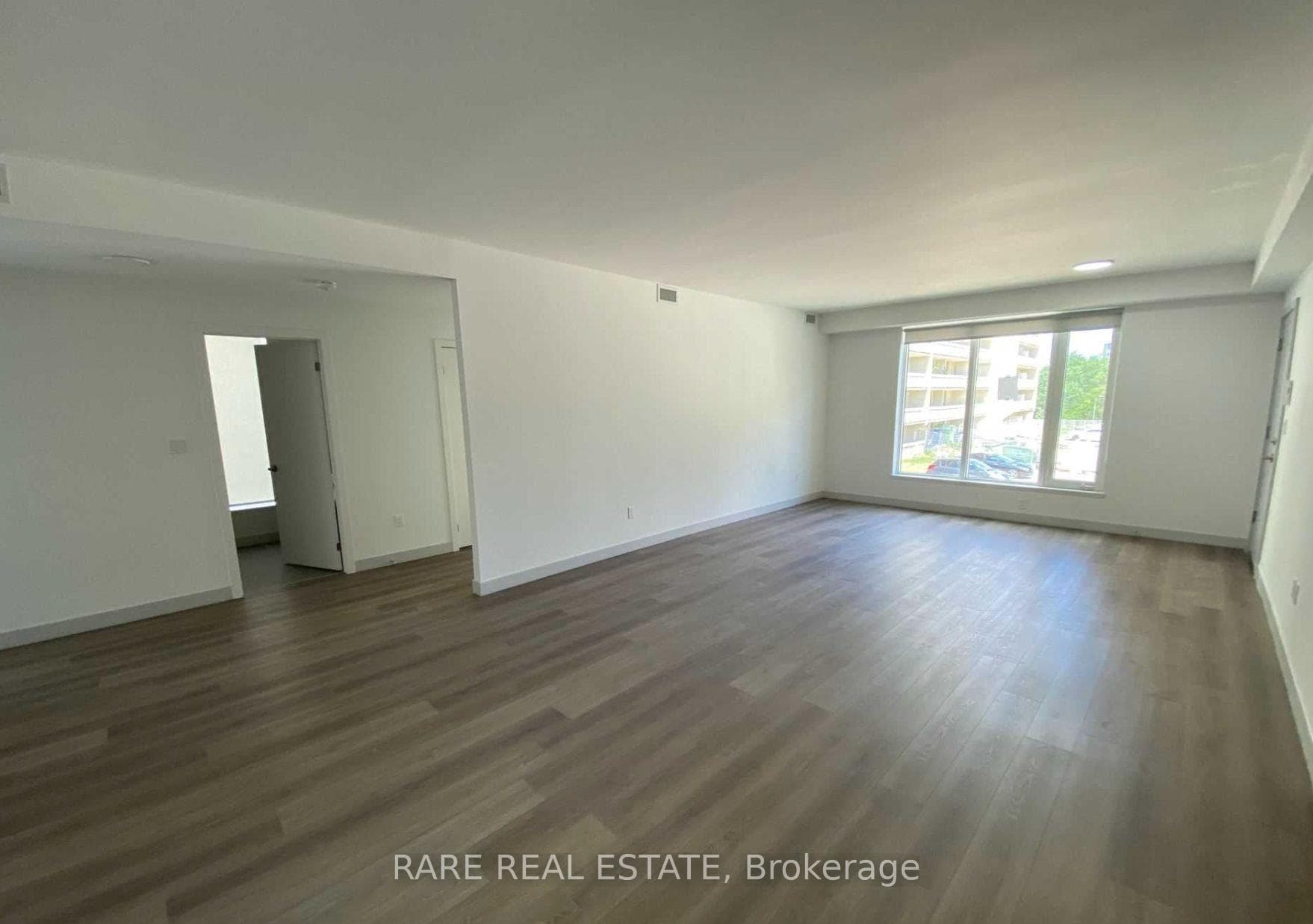 37 Antrim Crescent Unit 201 photo 4