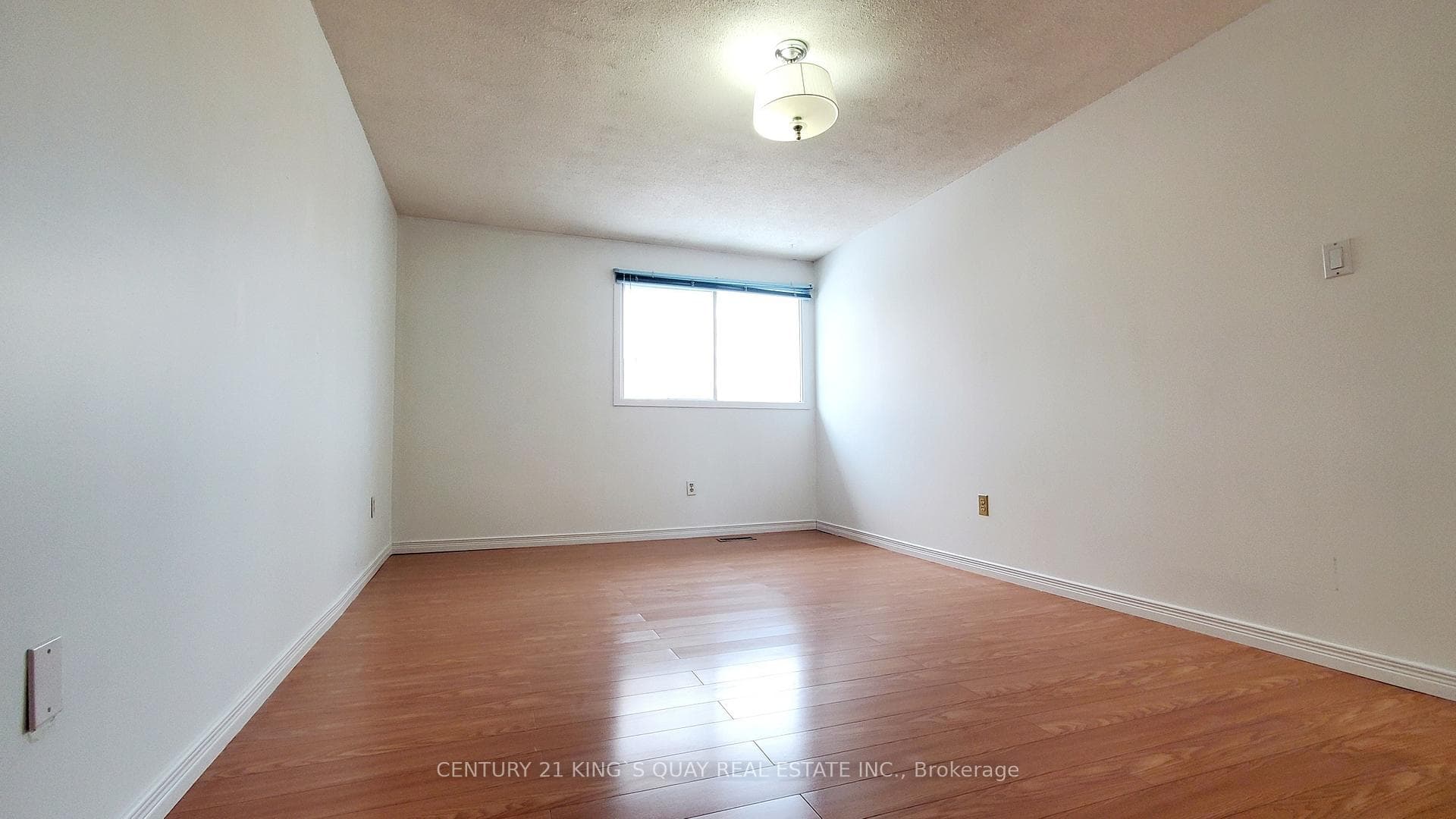 6 Cottsmore Crescent photo 18