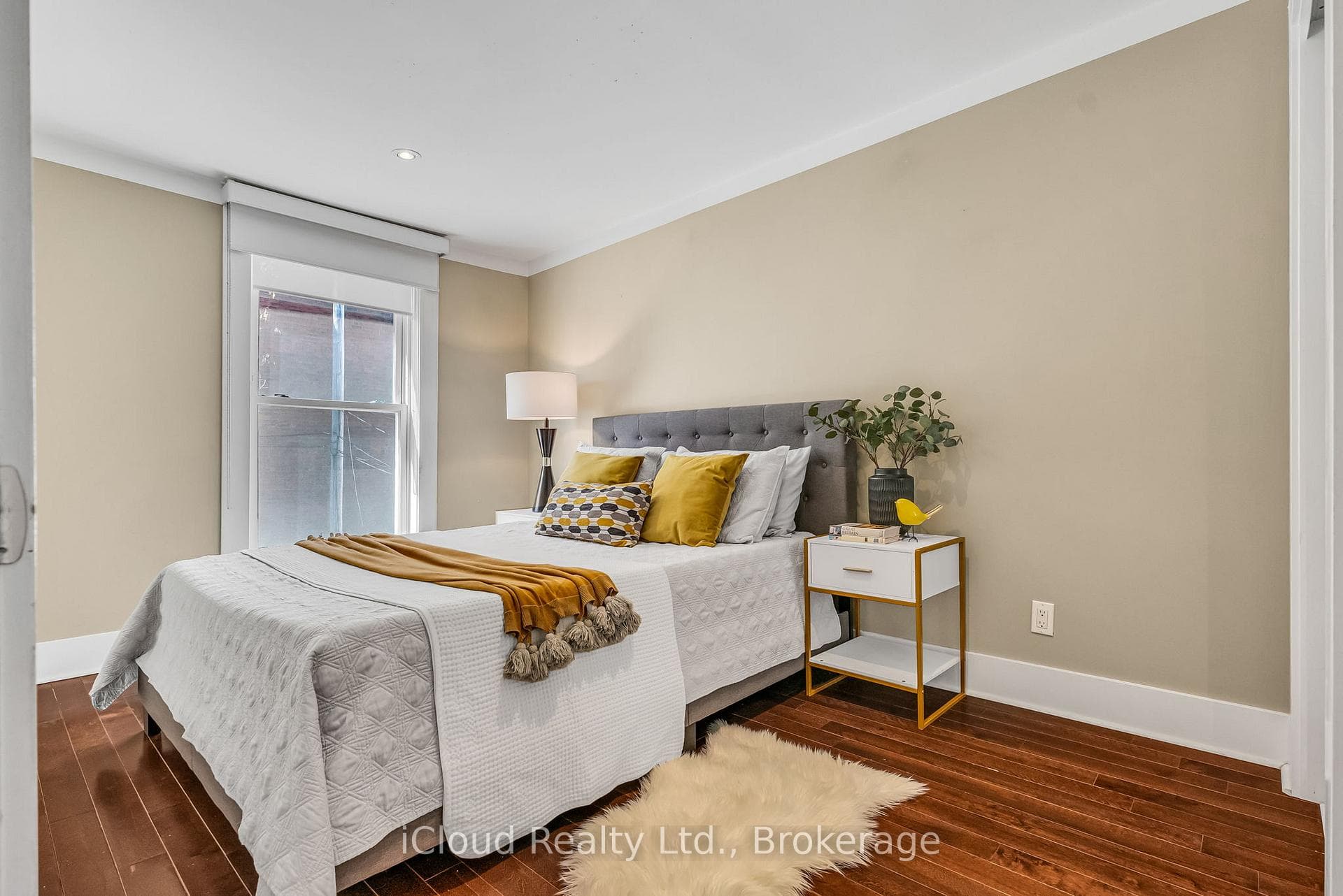 264 Howland Avenue photo 20