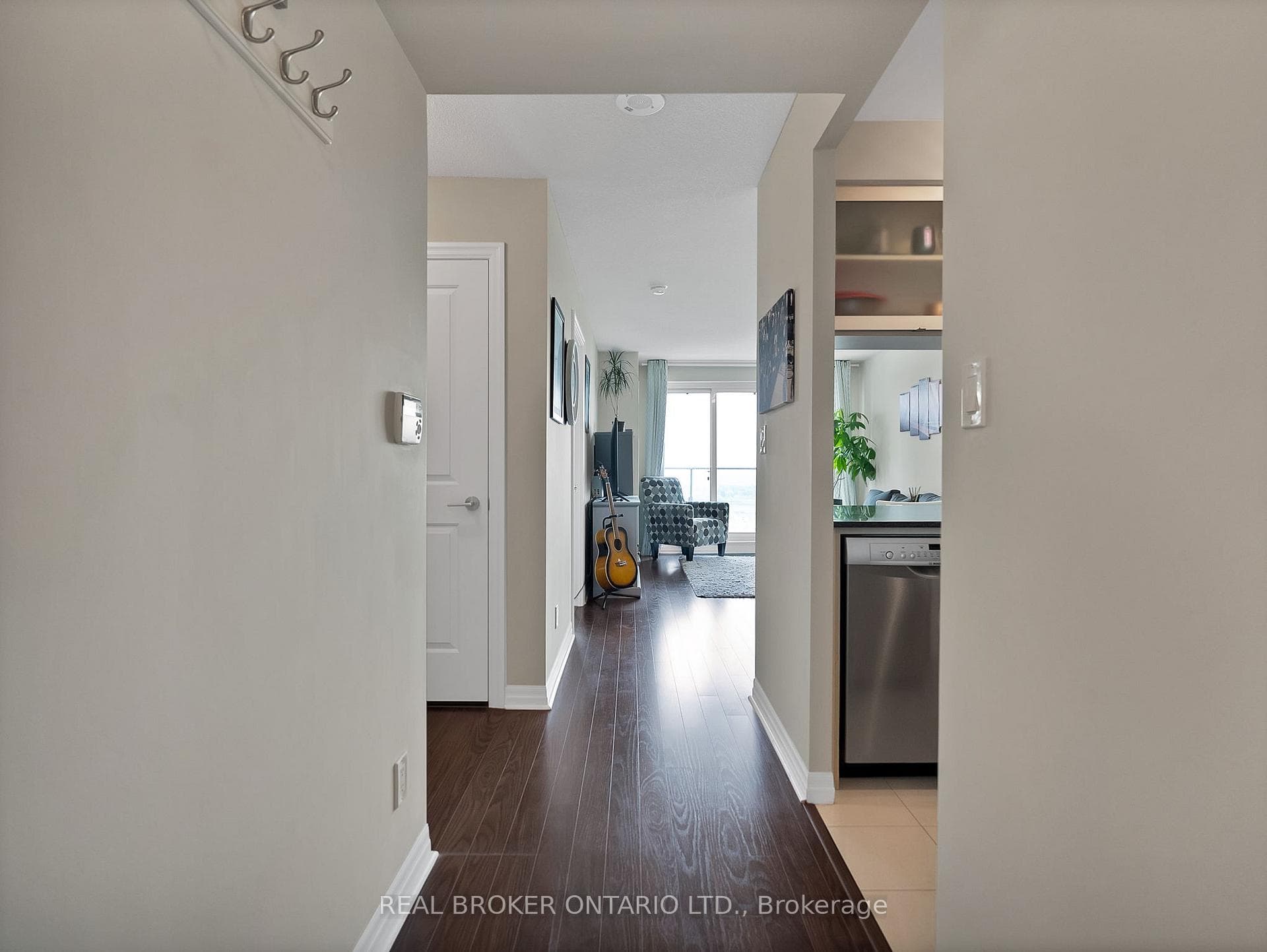 2015 Sheppard Avenue Unit 2002 photo 4