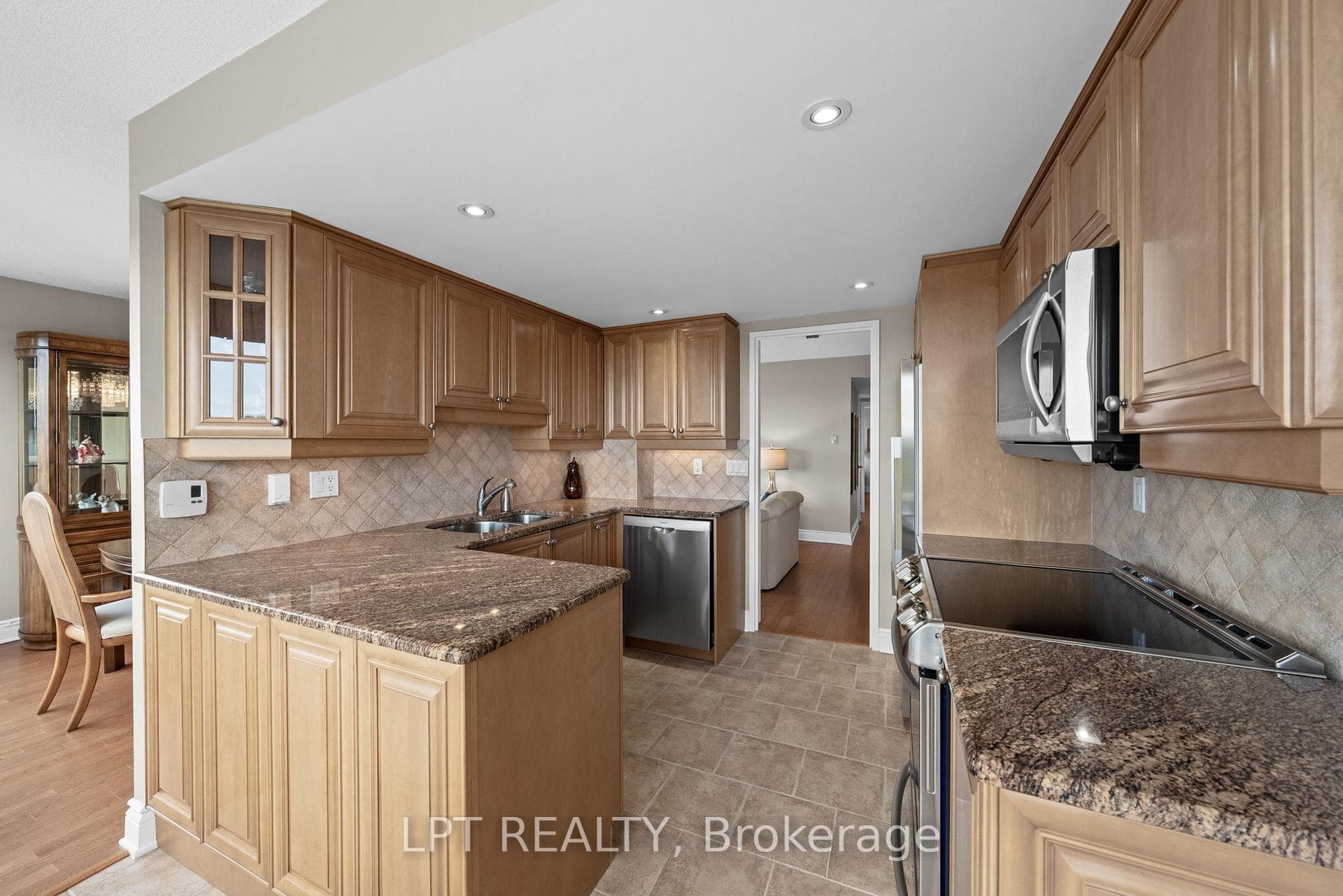 1510 Riverside Drive Unit 1505 photo 17