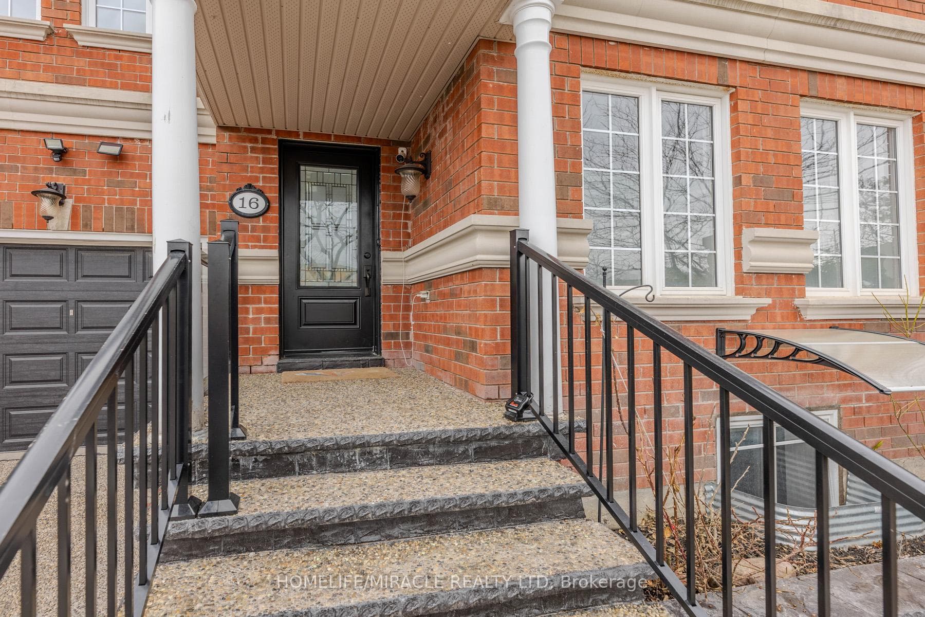 16 Batt Crescent photo 6