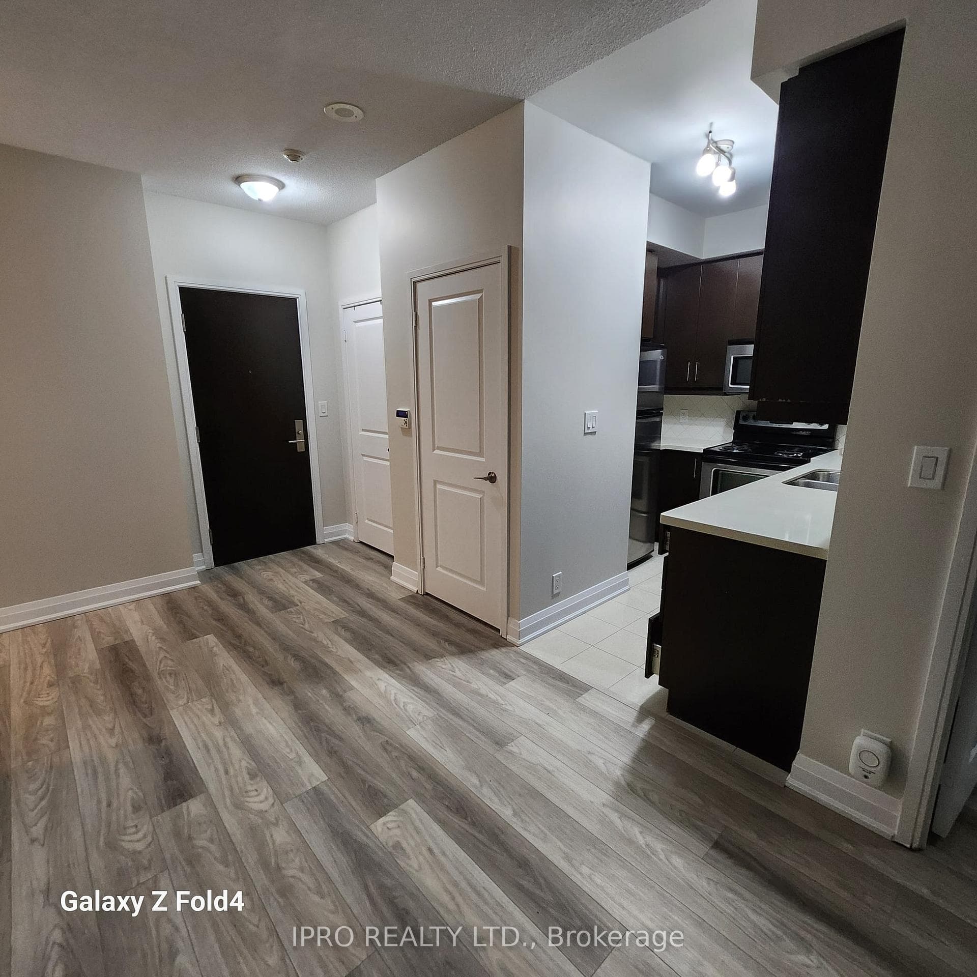 60 Absolute Avenue Unit 2907 photo 2