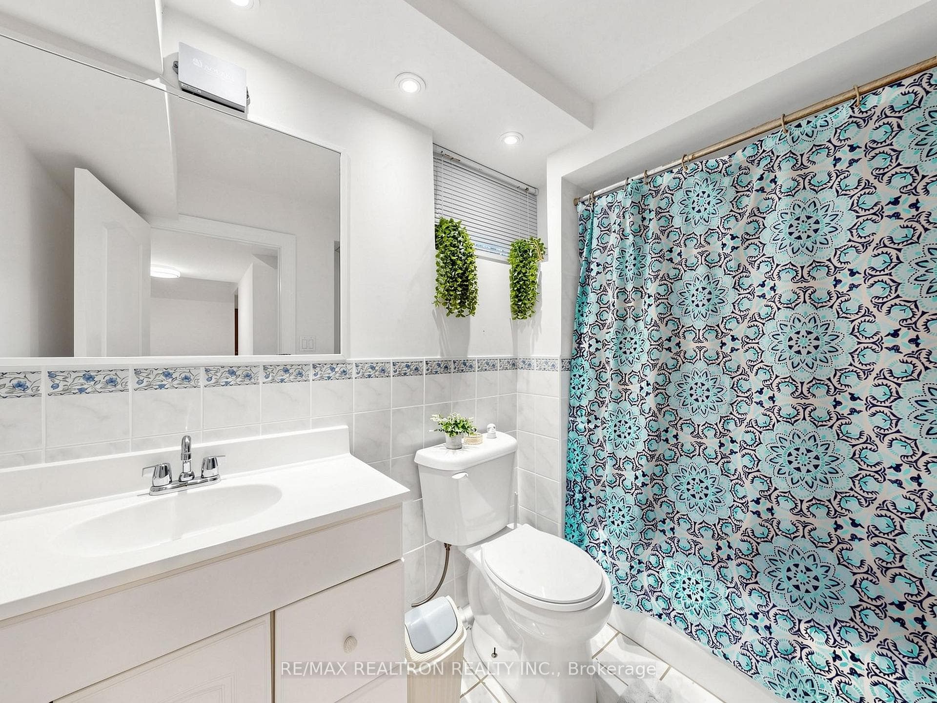 132 Stilecroft Drive photo 43