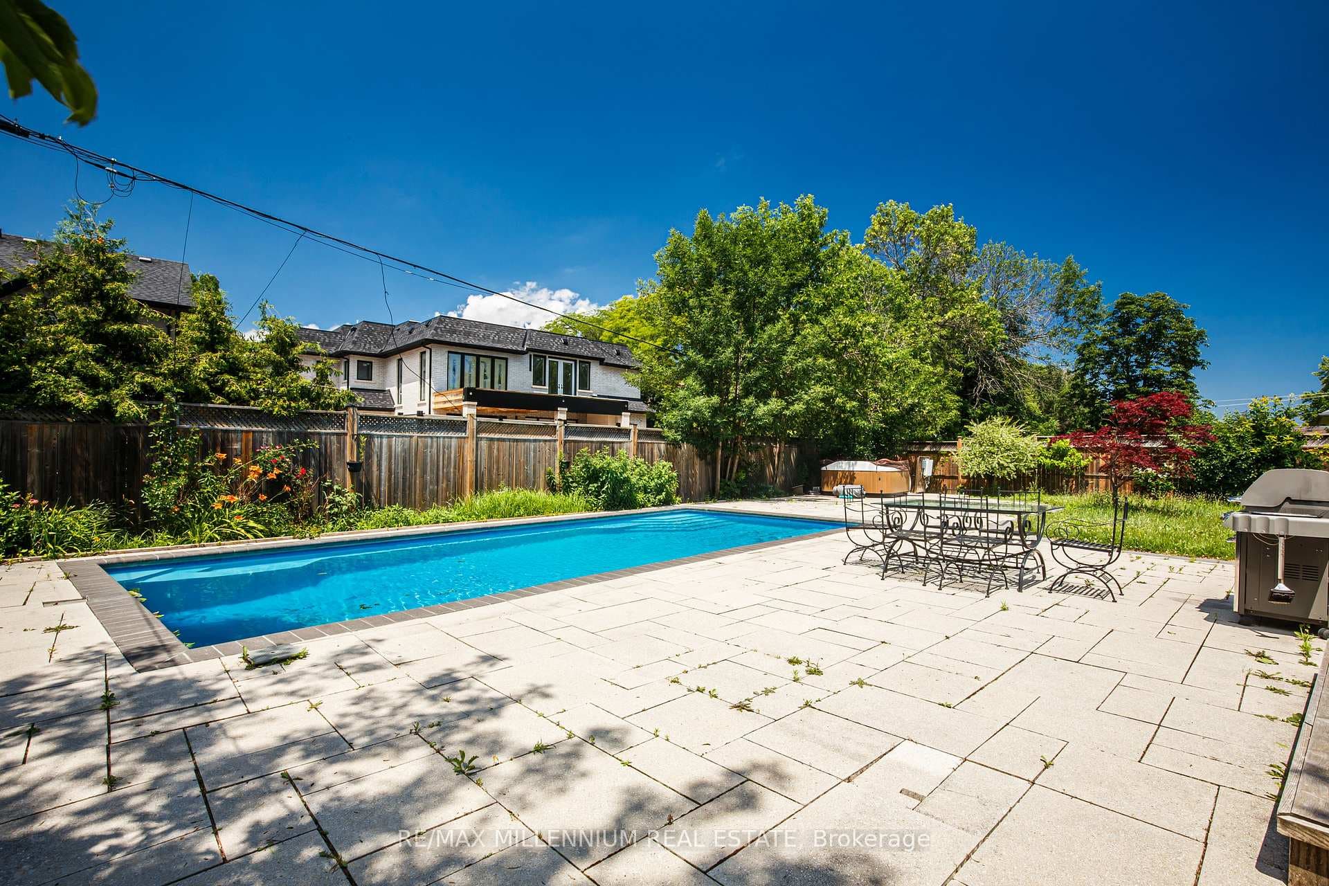 1285 Rebecca Street photo 5