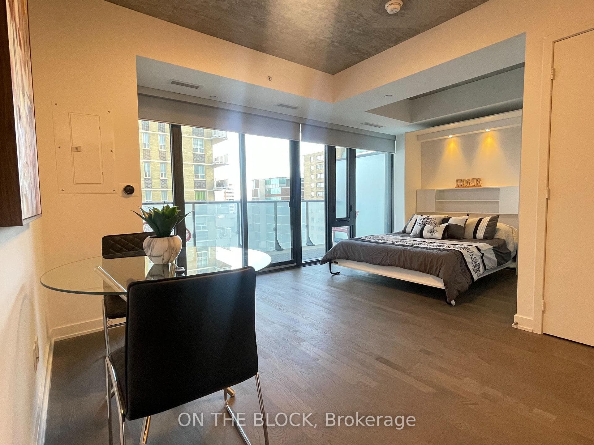 185 Roehampton Avenue Unit 509 photo 1