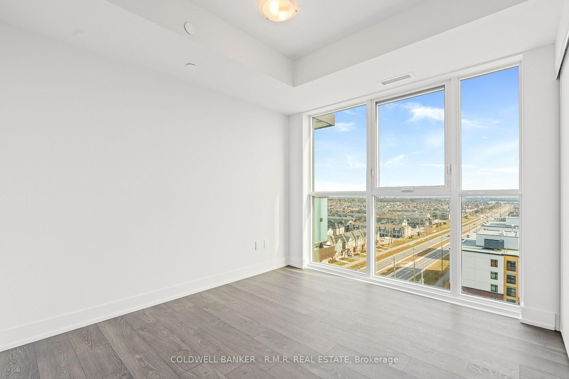 2550 Simcoe Street Unit 1117 photo 16