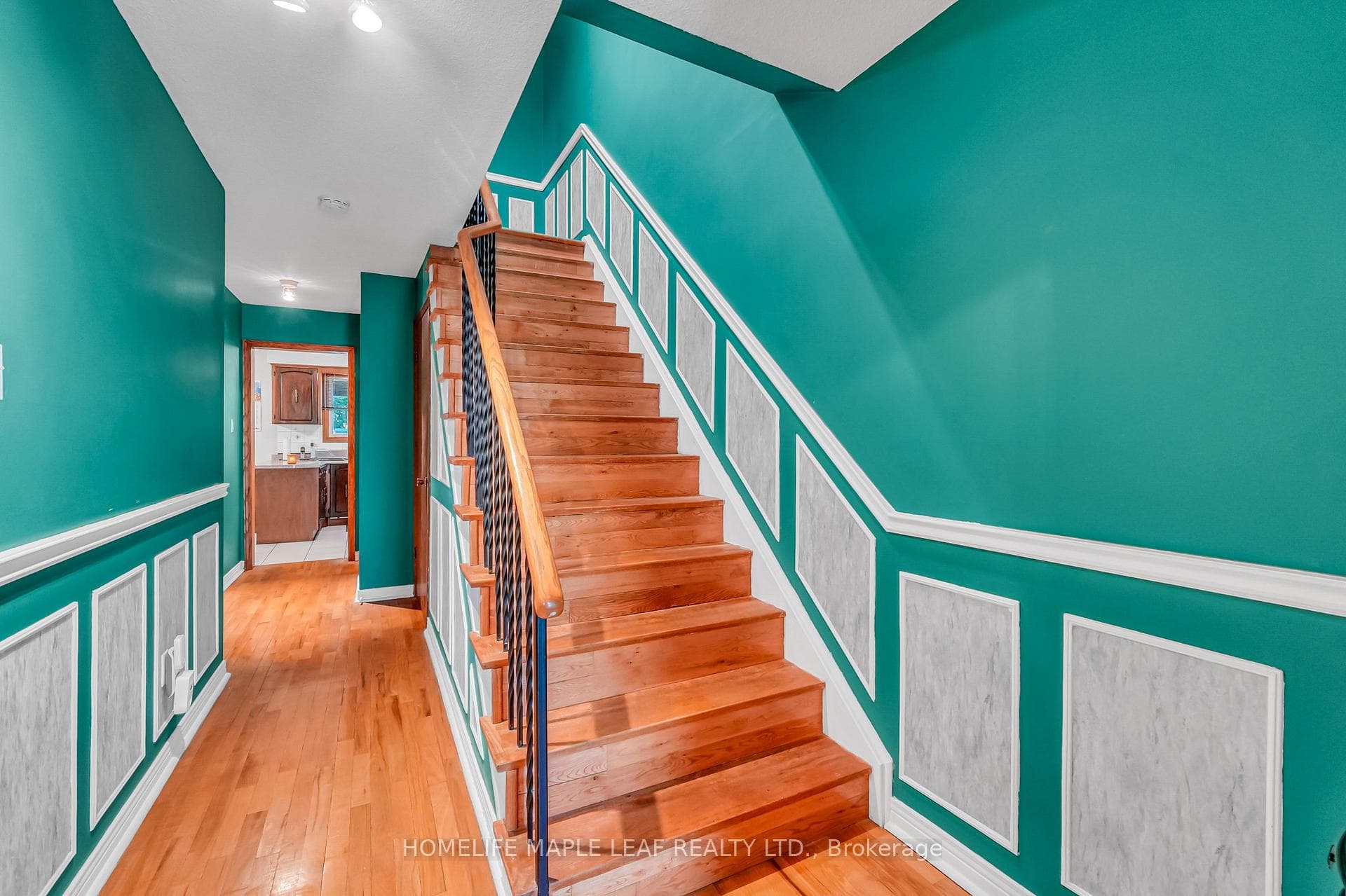 14 Manitou Crescent photo 4
