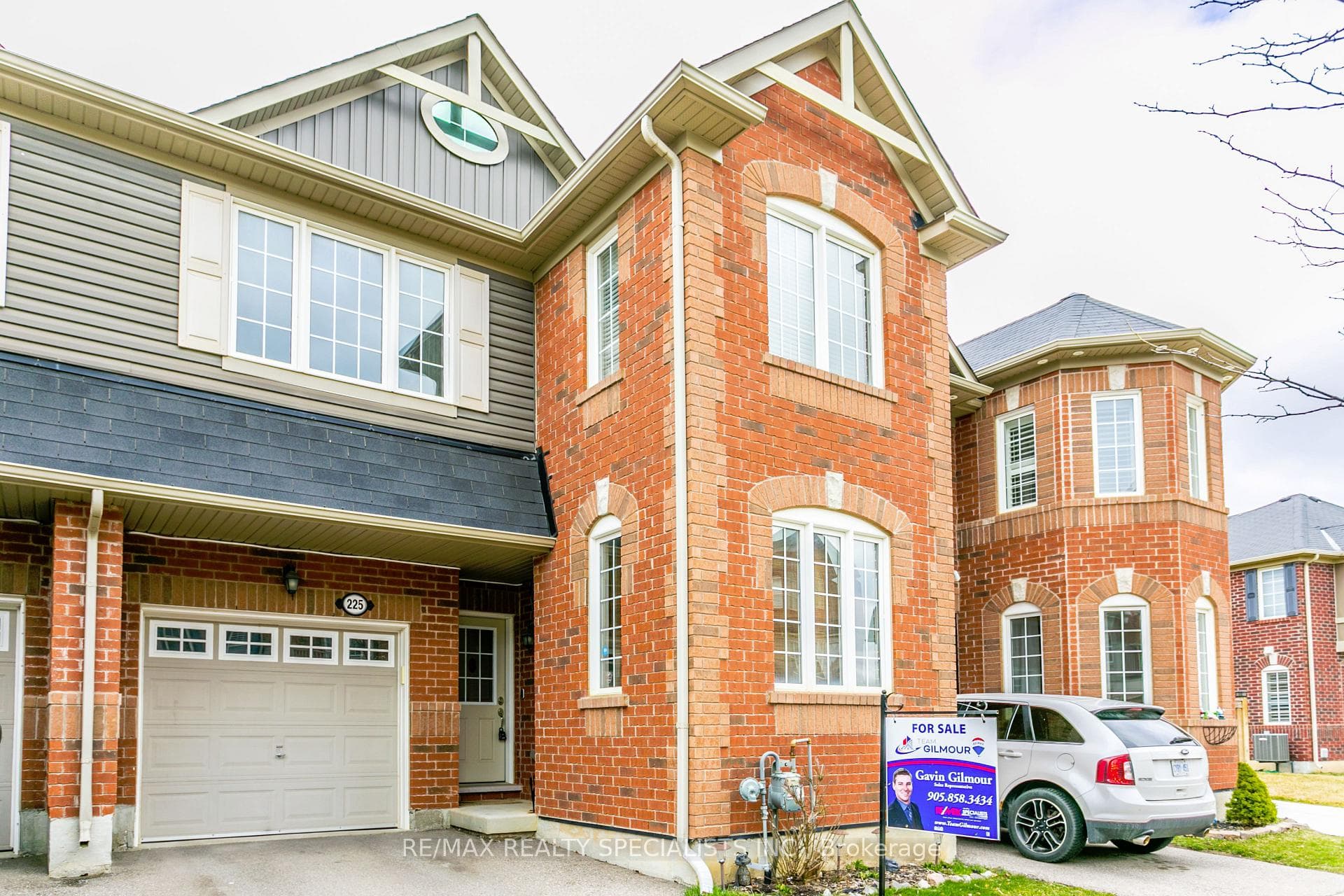 225 MORTIMER Crescent photo 1
