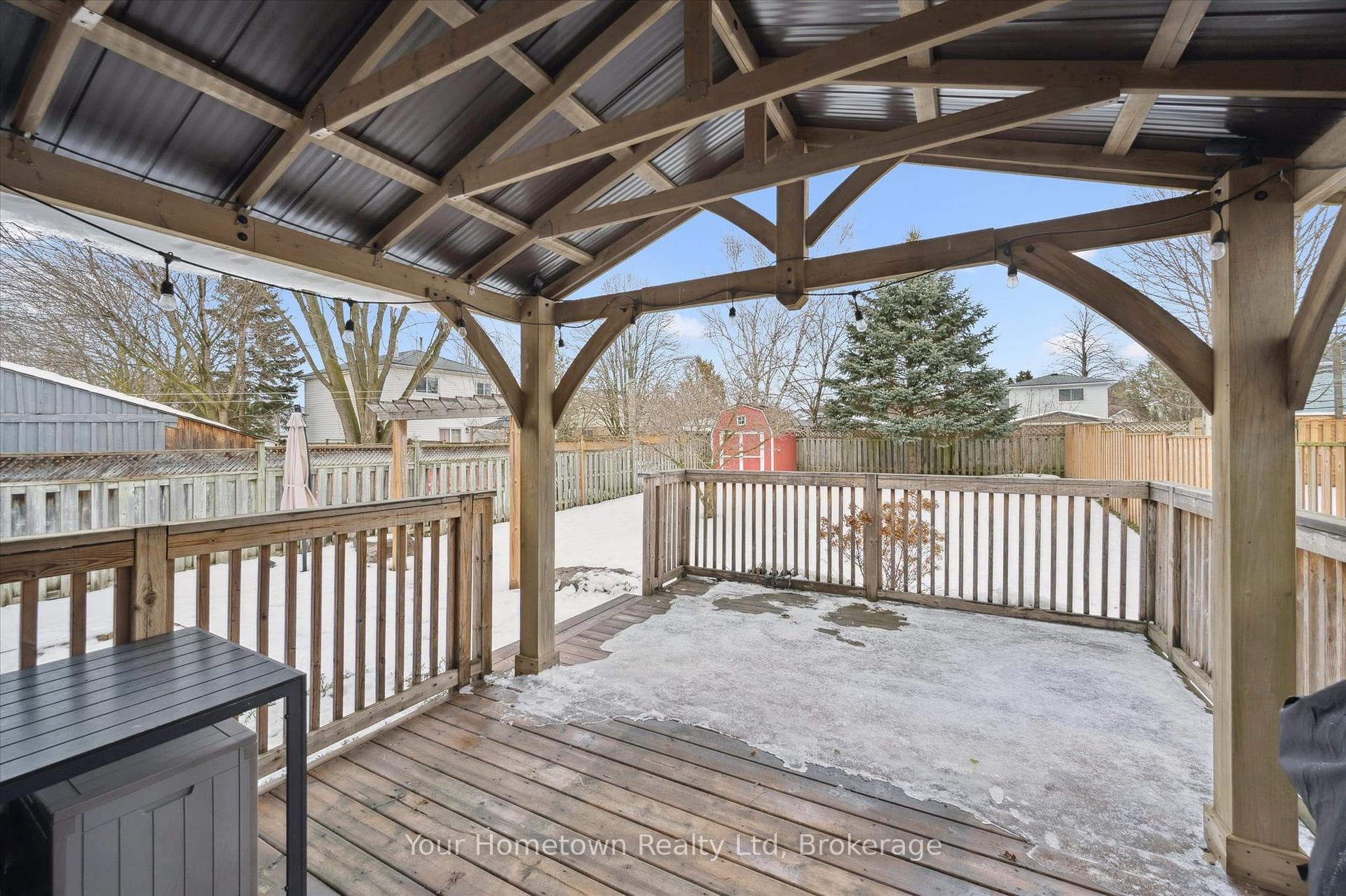 666 Holman Crescent photo 34