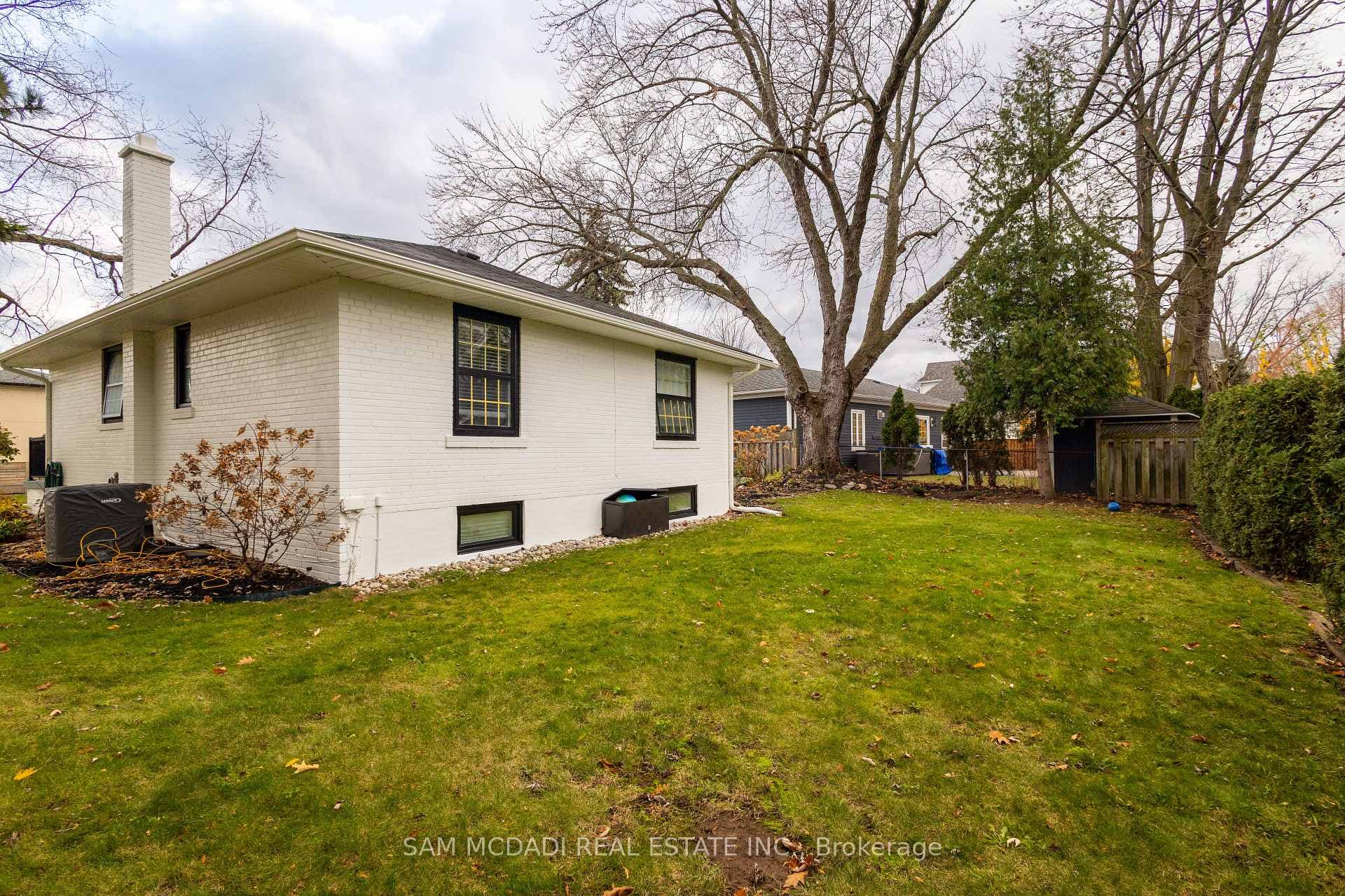 587 Unsworth Avenue photo 34