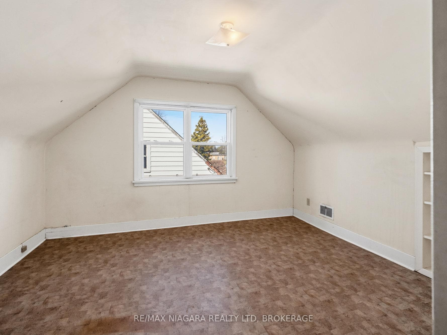 Upper bedroom