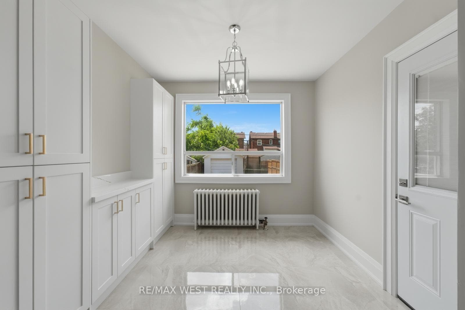 280 Westmount Avenue photo 17