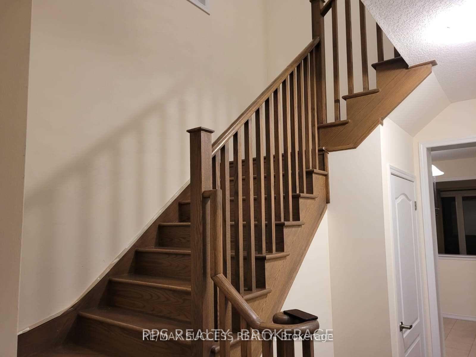 7916 Odell Crescent photo 22