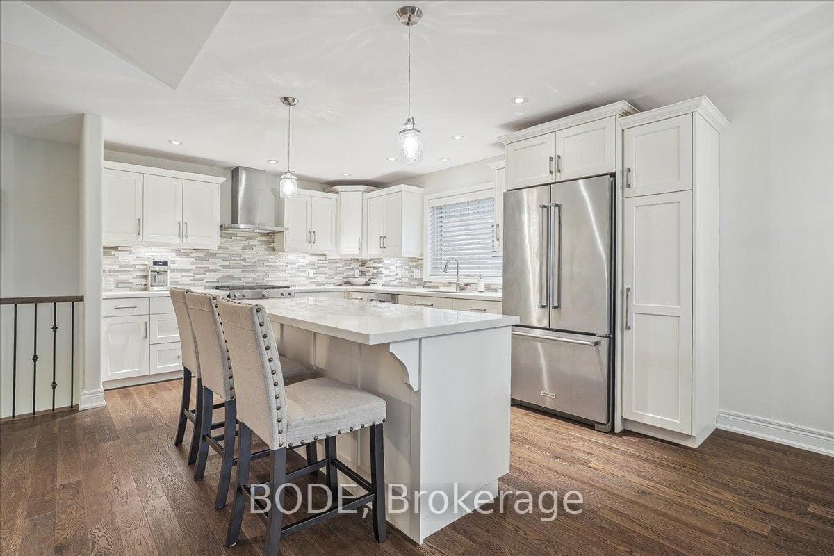 215 Oak Street photo 9