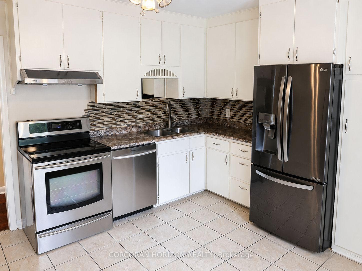 20407B Leslie Street Unit Main photo 10