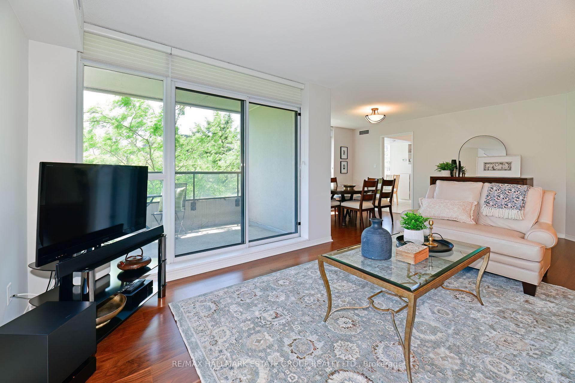 38 Avoca Avenue Unit 403 photo 6