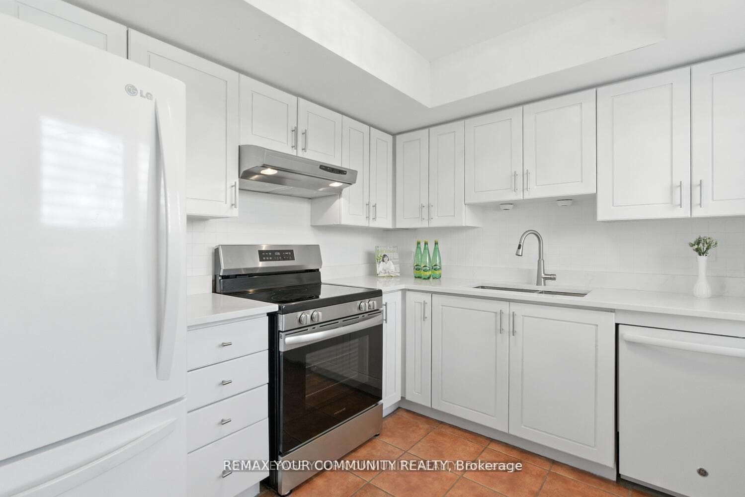 14924 Yonge Street Unit 305 photo 5