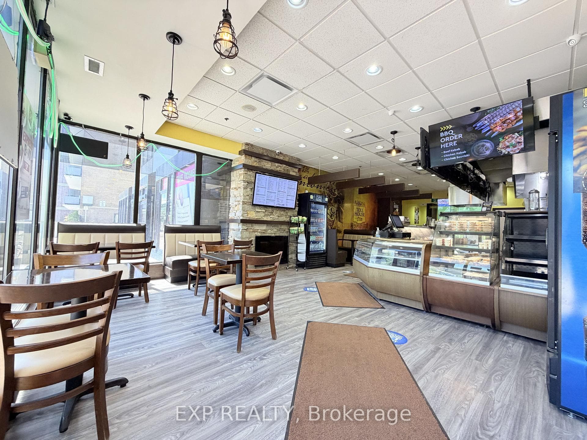 720 Spadina Avenue photo 9
