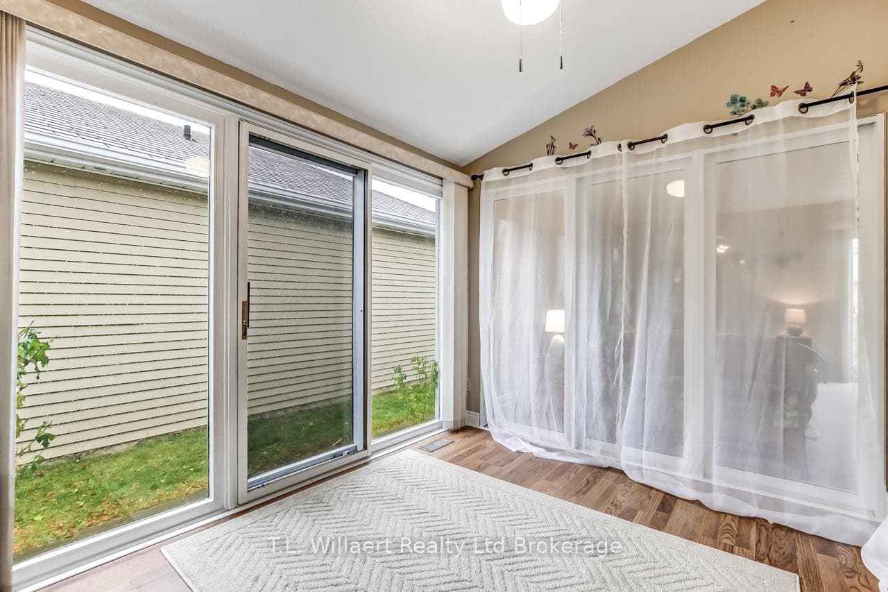 47 Seres Drive photo 9