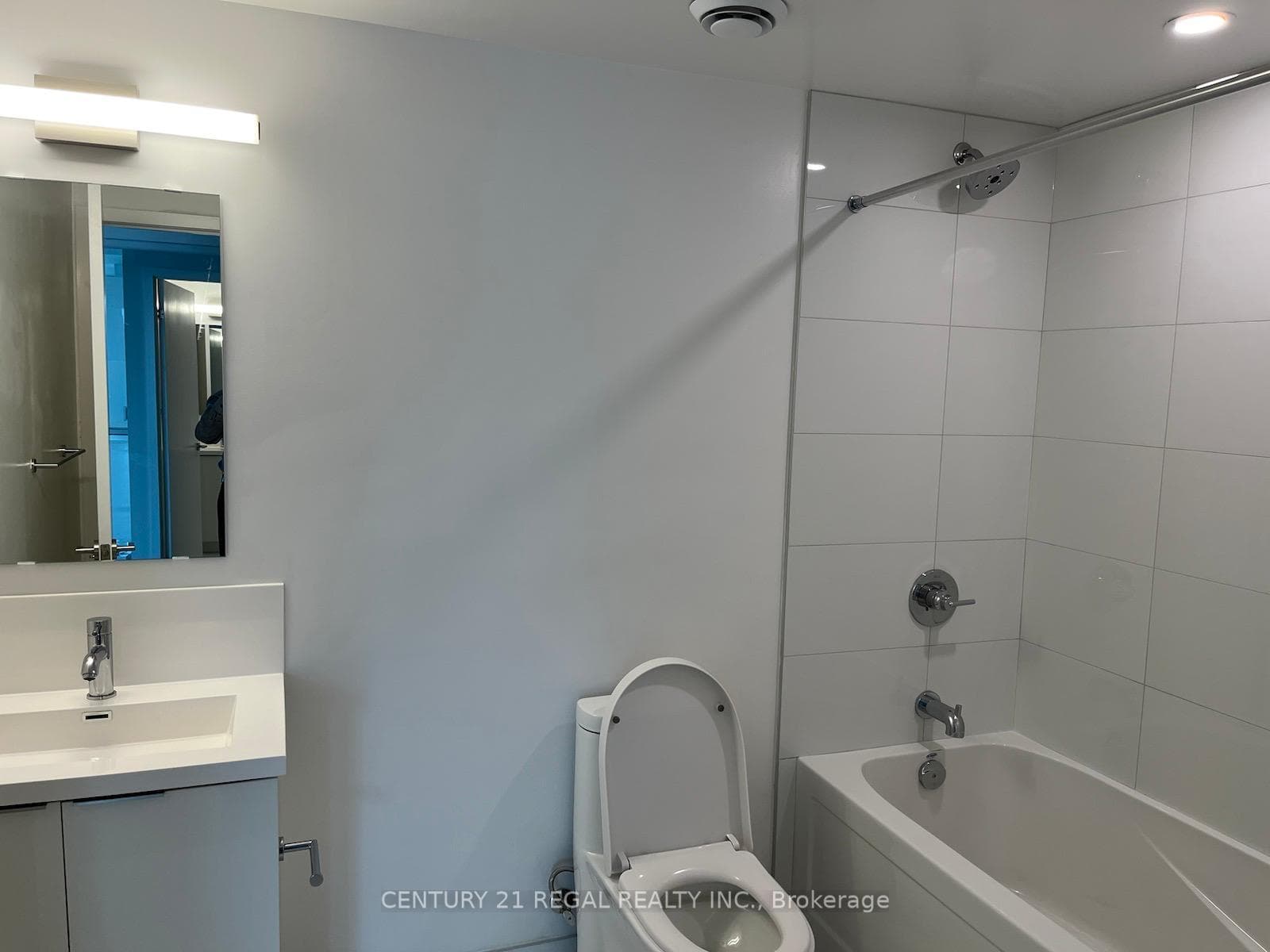 238 Simcoe Street Unit 1409 photo 6