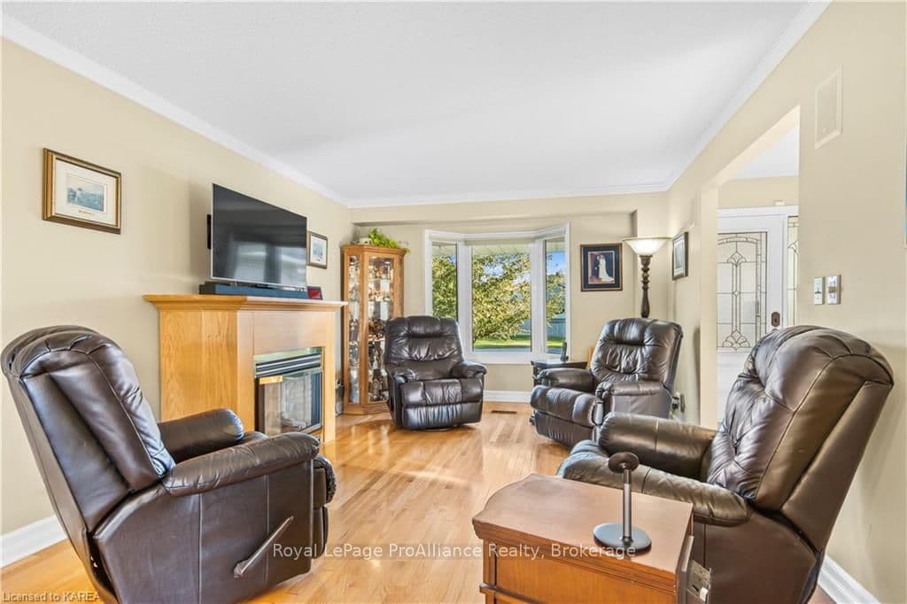134 GRENADIER Drive photo 12