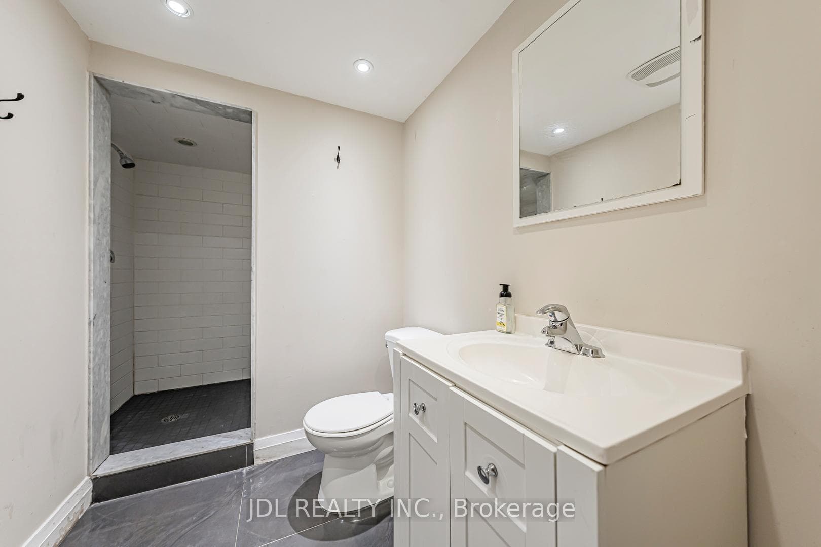 2431 Jarvis Street photo 44