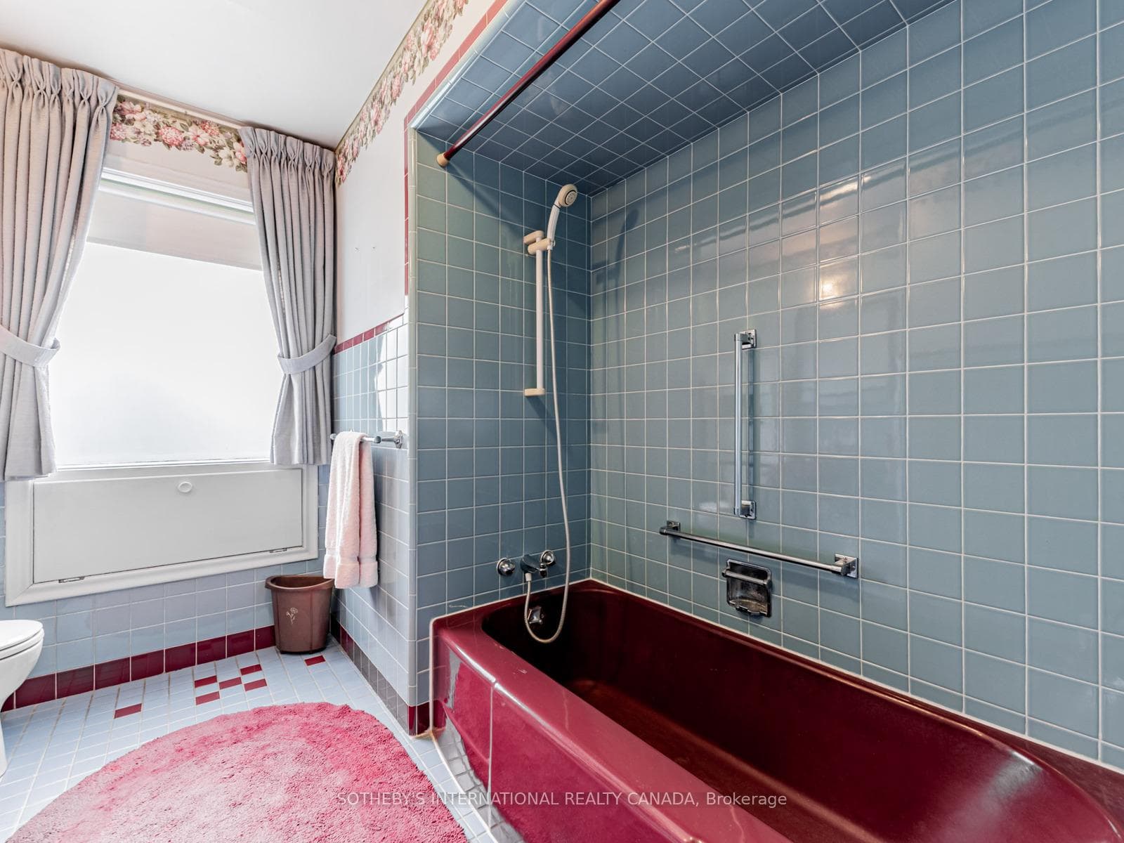 200 Cortleigh Boulevard photo 26