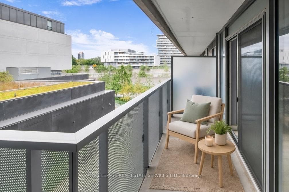 120 Varna Drive Unit 401 photo 7