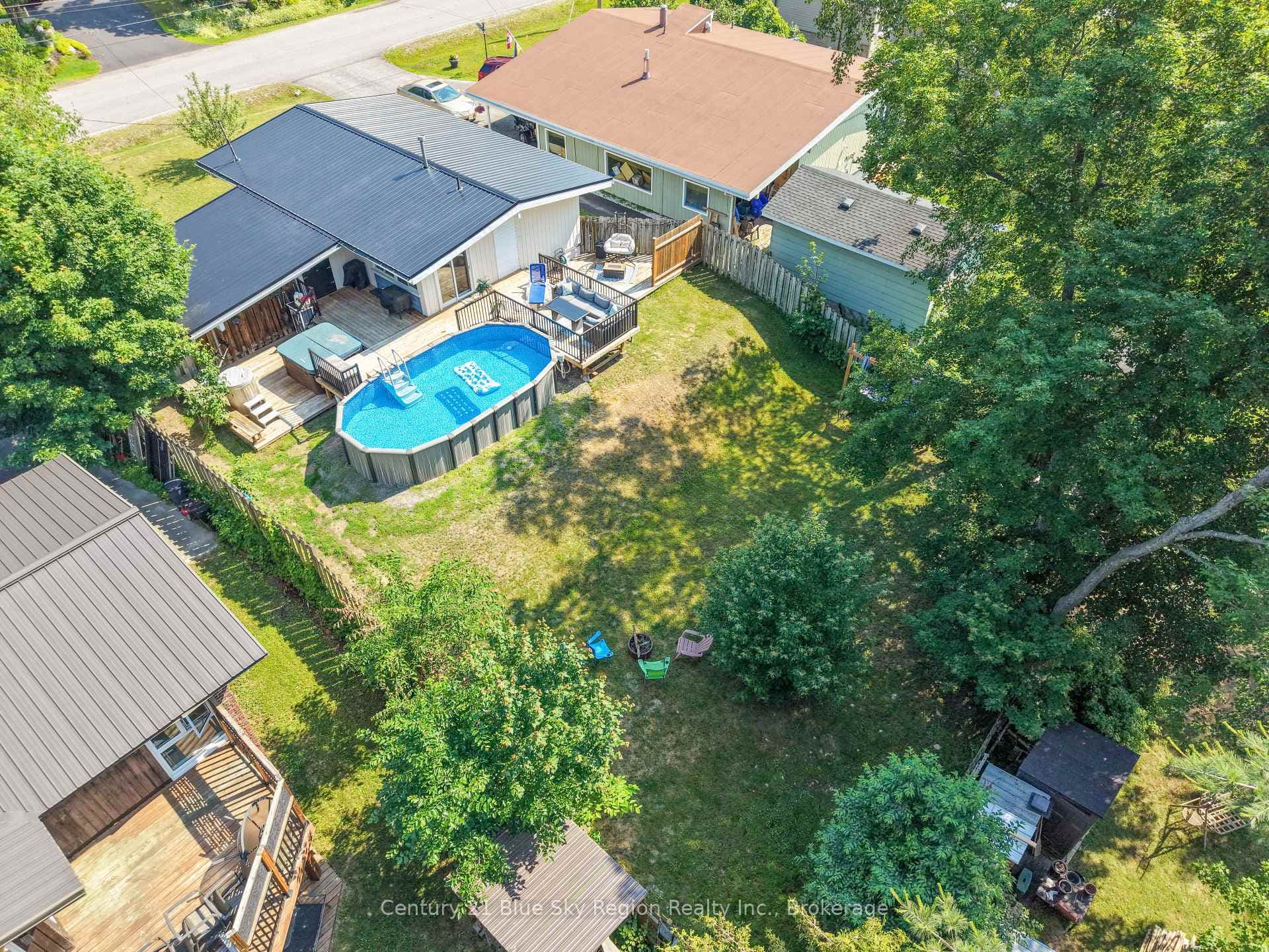 326 Leonard Street photo 43