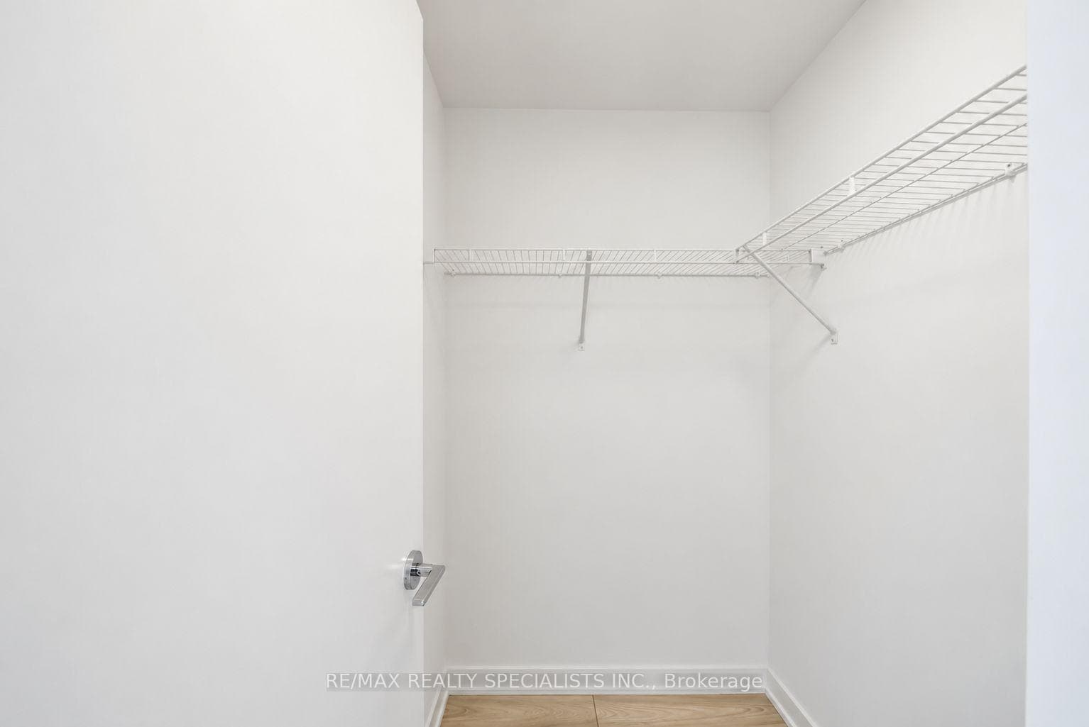 285 Dufferin Street Unit 817 photo 17