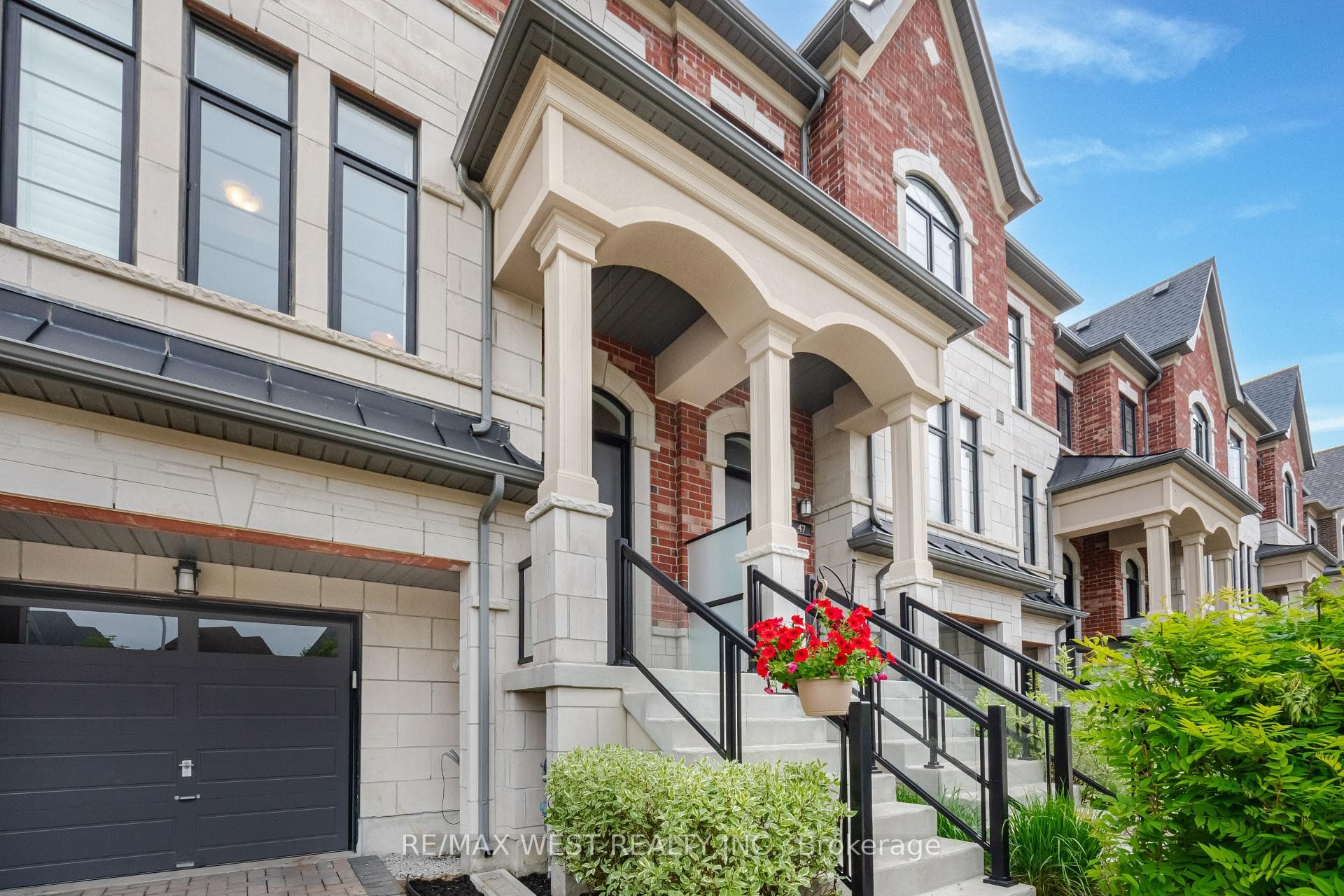 49 Duncombe Lane photo 3