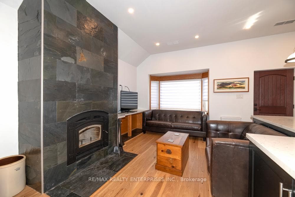837 Kingston Road Unit Upper photo 7