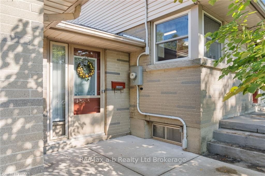 24 GLENDALE Drive photo 3