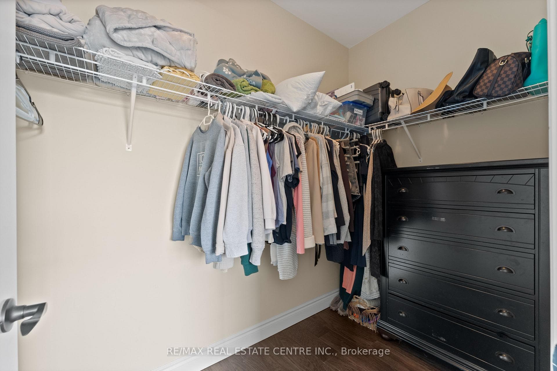 247 Livingstone Crescent photo 19